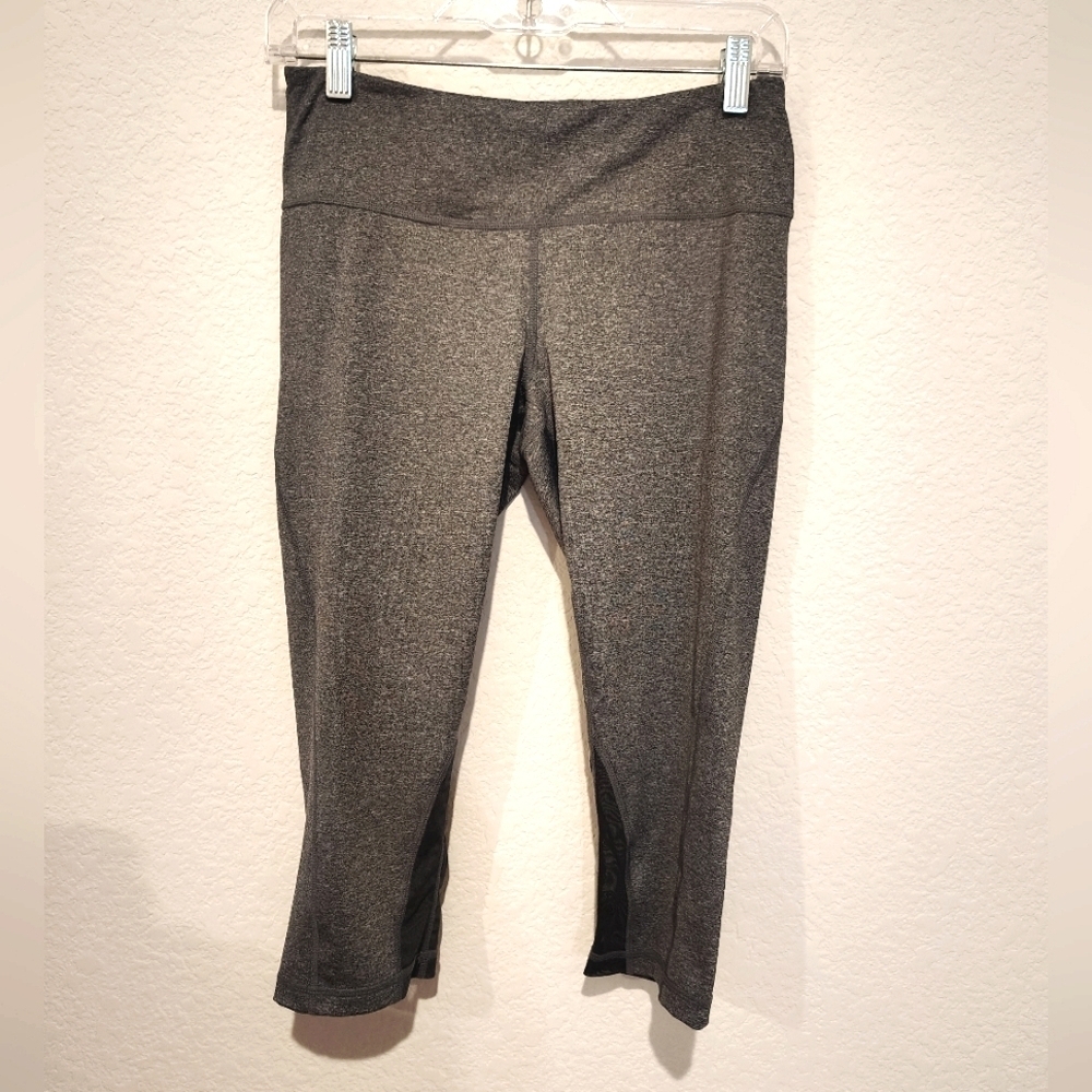 Z By Zella Gray Capris With Mesh Accents